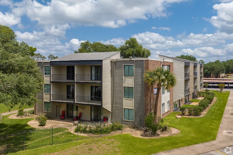 Glen Oaks Apartments in Beaumont, TX