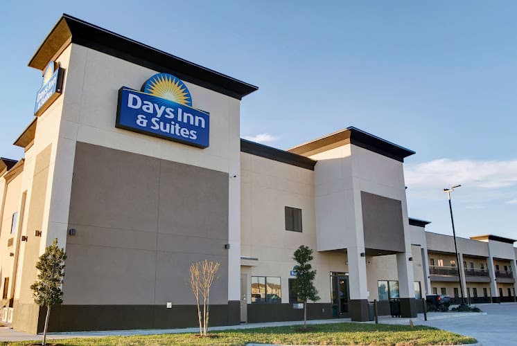 Days Inn & Suites by Wyndham Port Arthur in Port Arthur, TX