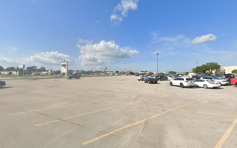 3464-3618 Farm to Market 365 Parking