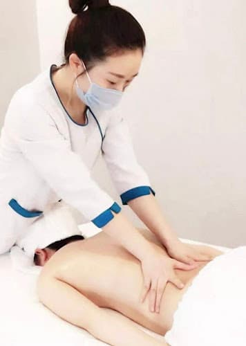 HEALTHY FOOT THERAPIST MASSAGE