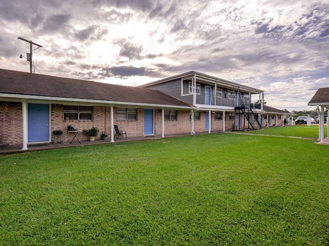 Summer's Landing Apts. in Nederland, TX