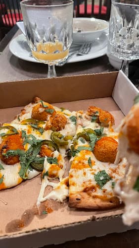 Itza Pizza in Beaumont, TX