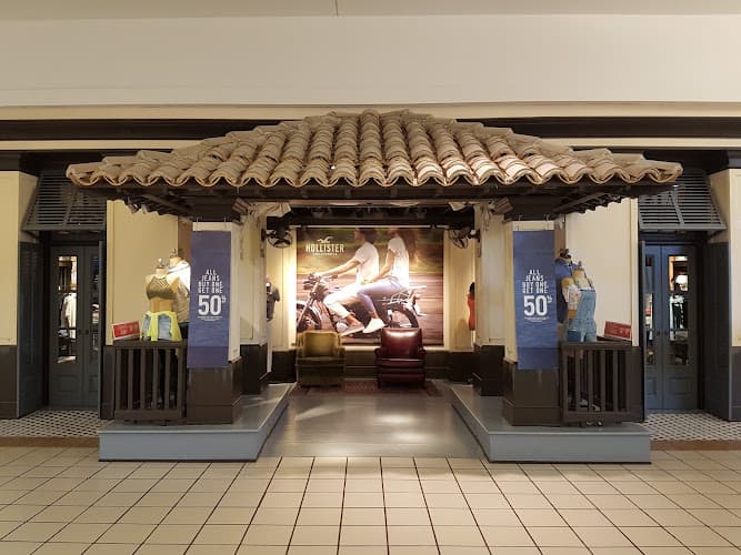 Hollister Co. in Beaumont, TX