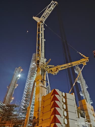 Maxim Crane Works in Beaumont, TX