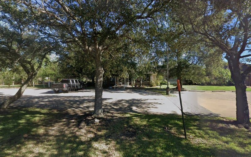 Dowlen Road Veterinary Center: Custer Lamon DVM in Beaumont, TX