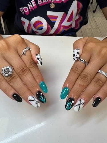 Ella Nails Spa Salon in Beaumont, TX