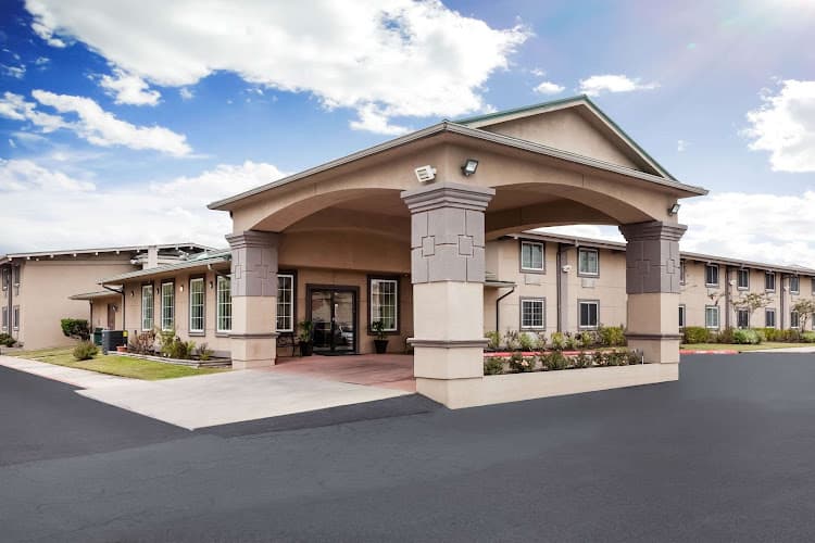 Super 8 by Wyndham Beaumont I-10 / College Street in Beaumont, TX
