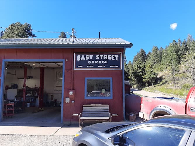 East Street Garage in Nederland, TX