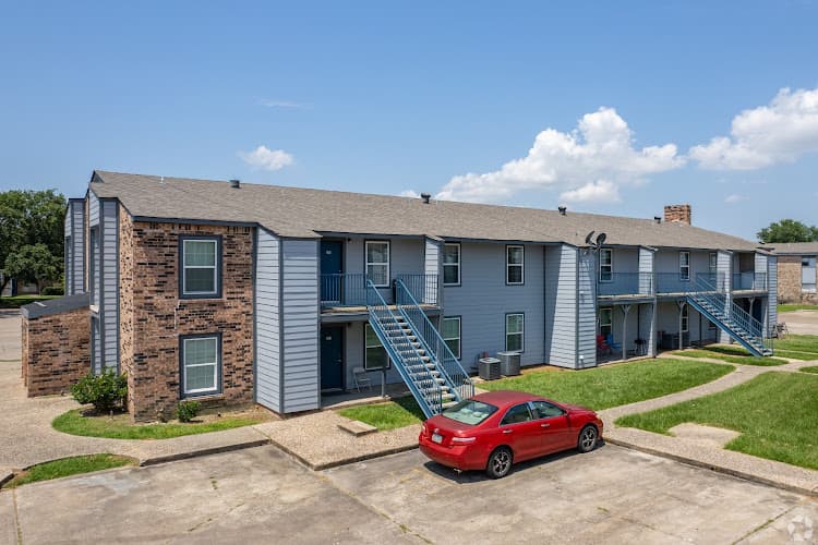 Amber Park Apts in Groves, TX