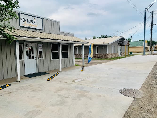 Buna's Bee Clean Laundromat in Buna, TX