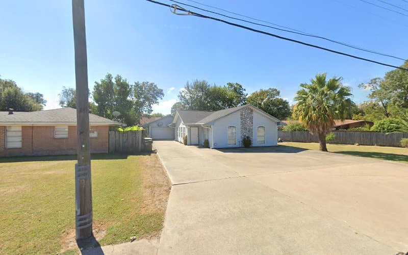 Reeves Don a MD in Port Arthur, TX