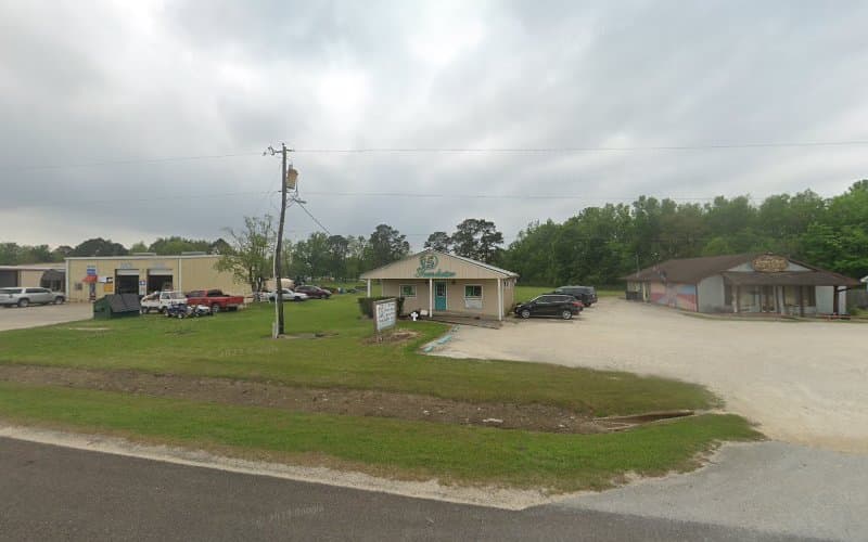 Dr. Harvey Schneiter, DVM - Fannett Veterinary Clinic in Beaumont, TX