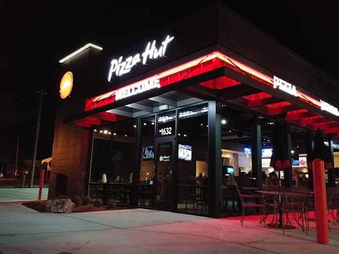 Pizza Hut in Nacogdoches, TX