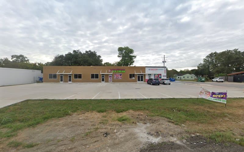 Ice cream shop in Nederland, TX