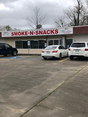 Smoke n snack grocery store in Beaumont, TX