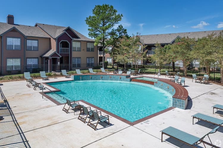 Farnham Park Apartments in Port Arthur, TX