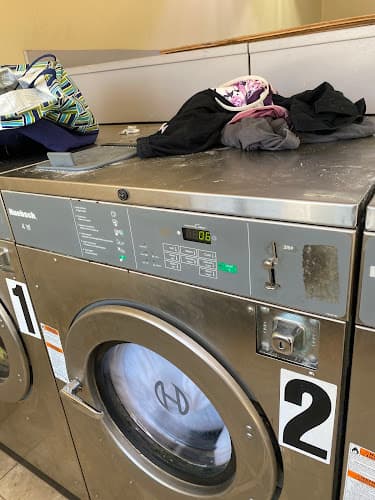 Washateria Sunshine and Groceseries