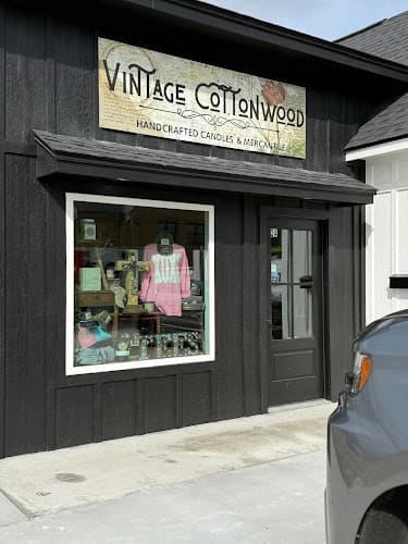 Vintage Cottonwood in Port Neches, TX