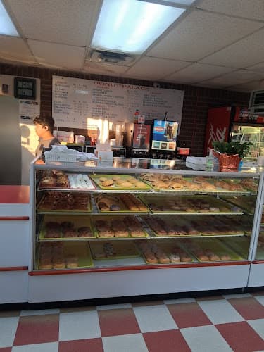 THE DONUT PALACE