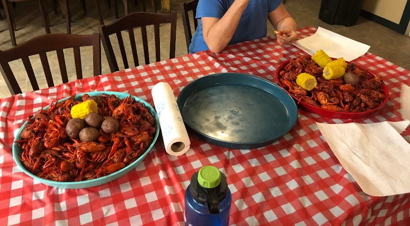 BIG Easy Crawfish/Fire & Ice Crawfish Patio in Rose Hill Acres, TX