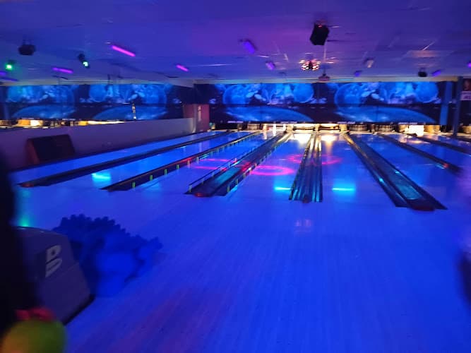Star Bowling Bar & Grill in Beaumont, TX