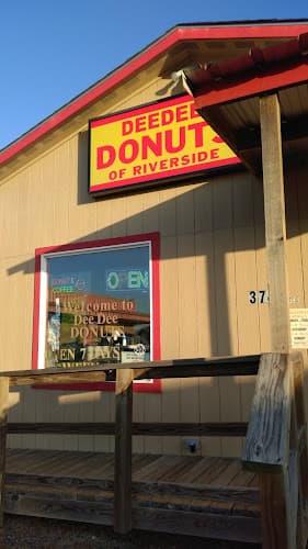 Dee Dee Donuts
