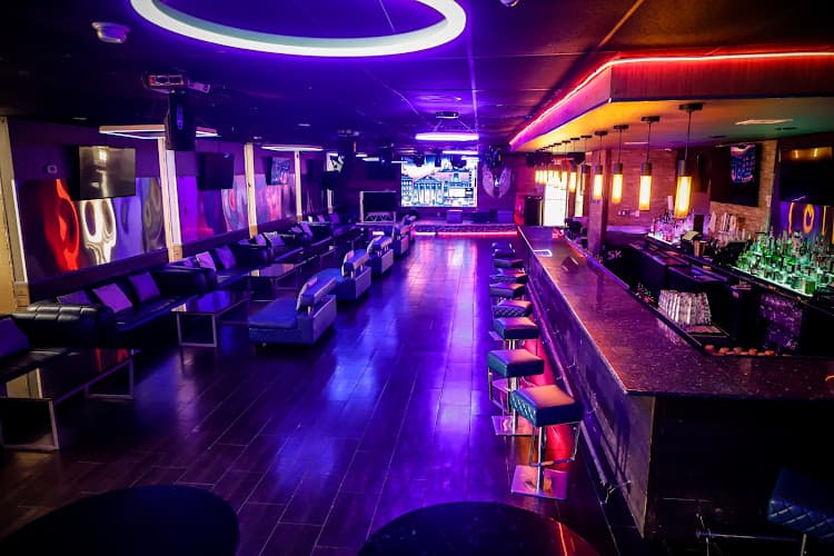 SkyBar Lounge in Nederland, TX