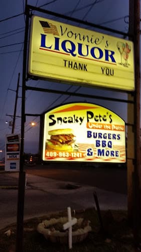 Vonnie's Liquor in Groves, TX