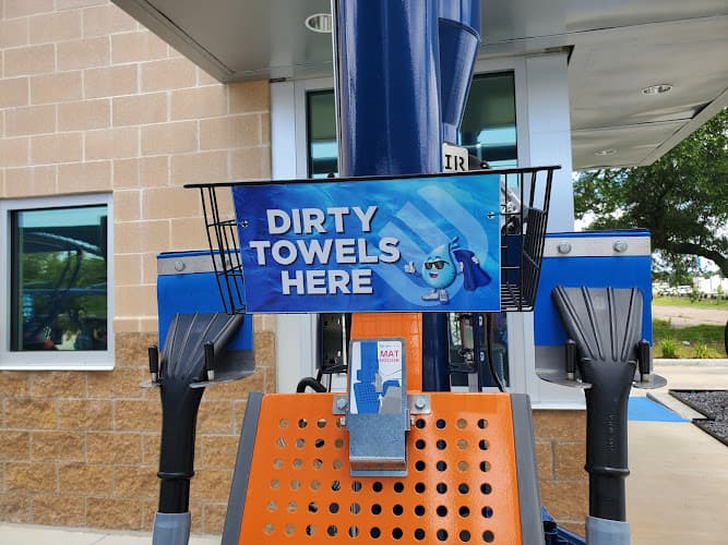 BlueWave Express Car Wash in Groves, TX