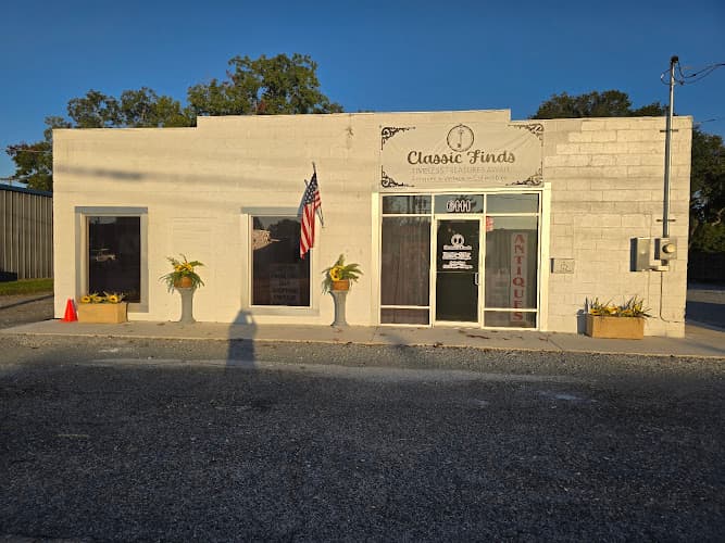 Classic Finds Groves in Groves, TX