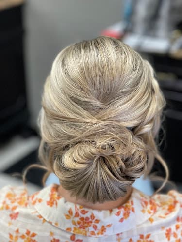Beau Cheveux Salon in Nederland, TX