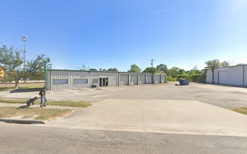 Jr & Brian tire shop in Beaumont, TX