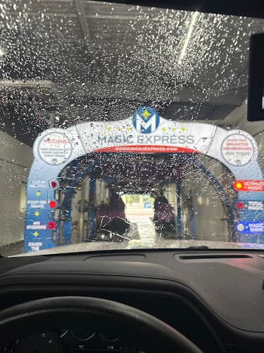 Trademark Carwash in Groves, TX