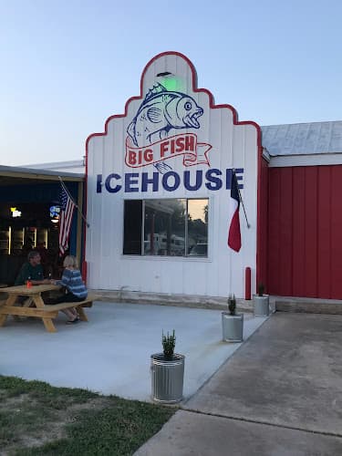 Big Fish Icehouse in Onalaska, TX