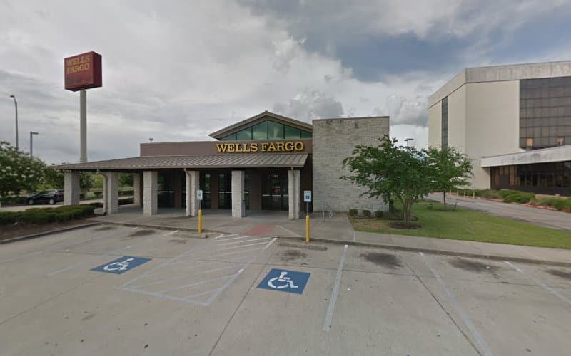 Wells Fargo Advisors in Groves, TX
